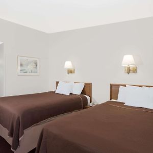 Zimmer mit Zugang für Rollstuhlfahrer mit Queensize-Bett